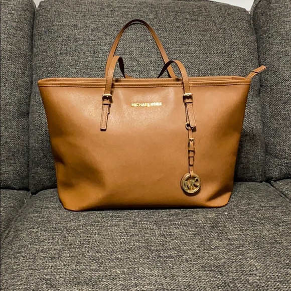 ❤️Michael Kors Leather Zip Top Tote in Luggage❤️ - Picture 1 of 3